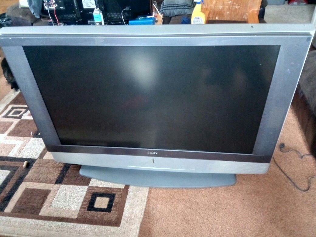 Sony KF-50WE610 50" Grand Wega™ HDTV-ready rear-projection LCD TV