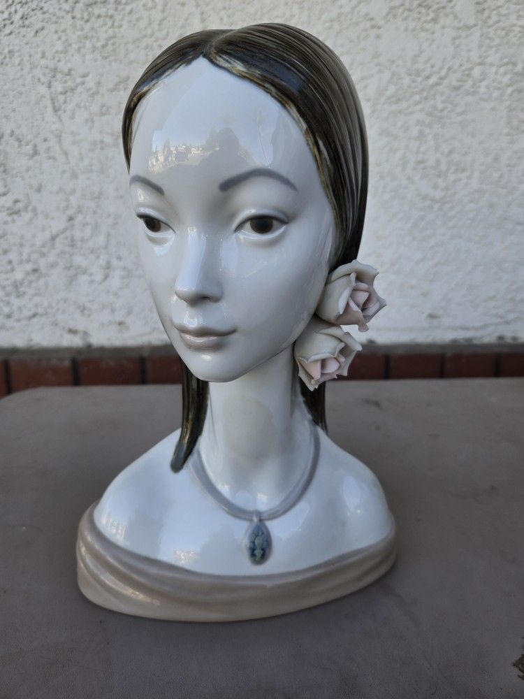 Lladro Figurine