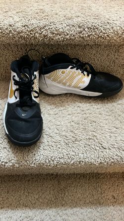Nike Black White And Gold 5.5 Y