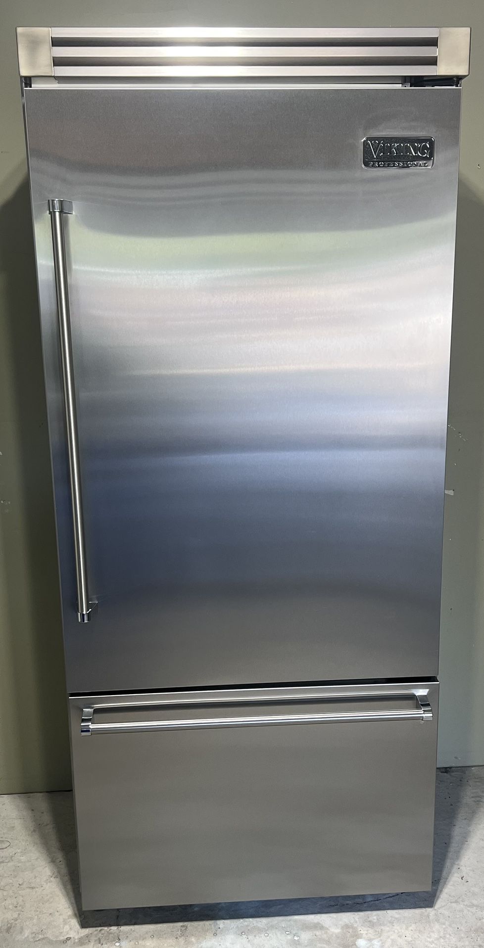36 Inch Viking Built-in Bottom-Freezer Refrigerator (Quiet Cool)(20.3 Cu. Ft.)