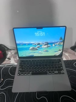 Apple 2022 MacBook Air with M2 Chip, 13-inch, 8GB RAM, 512GB SSD, Space Gray (Renewed)
