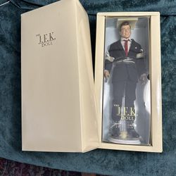THE FRANKLIN MINT DOLL PRESIDENT JOHN F KENNEDY