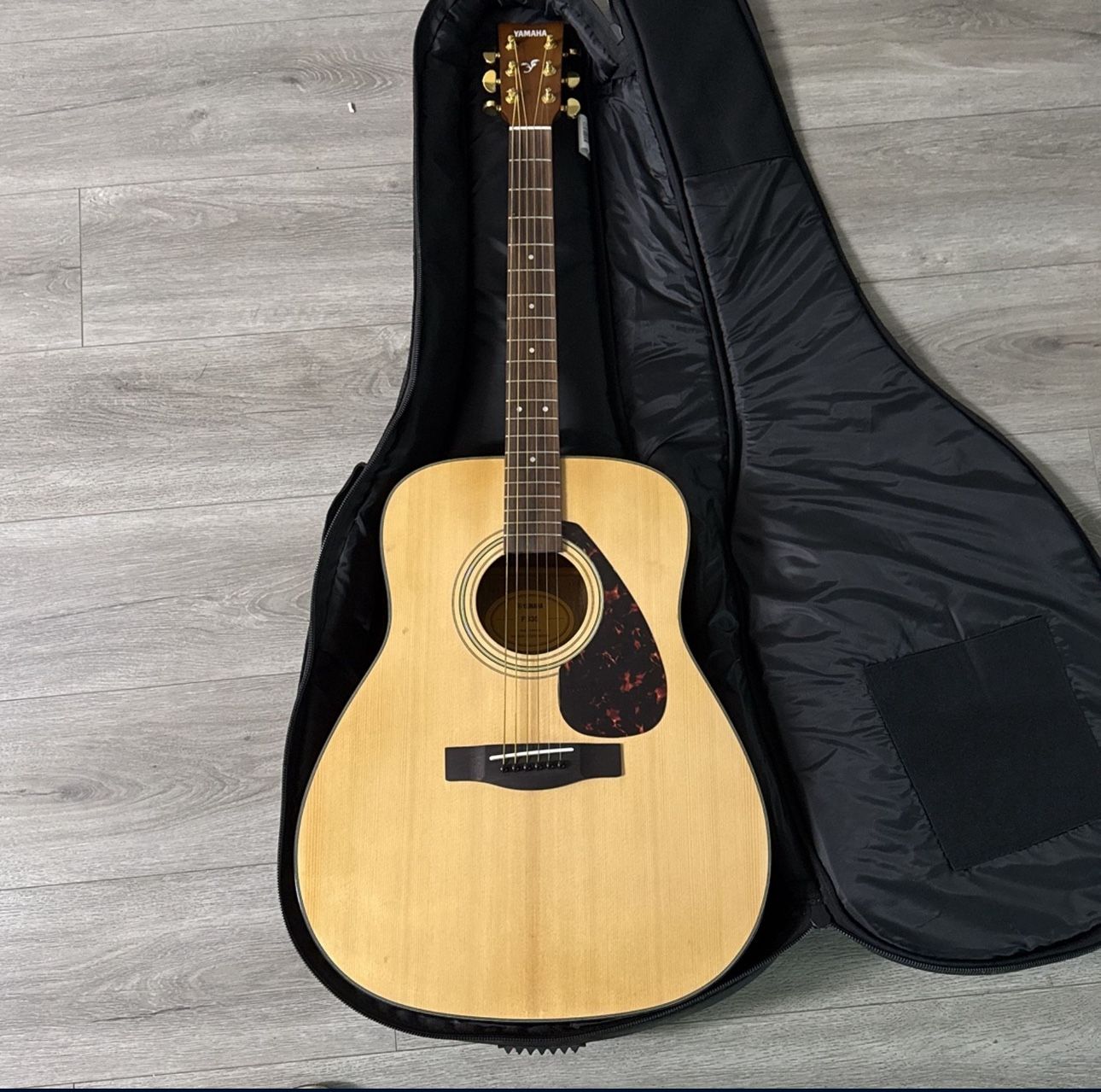 Yamaha F335 Acoustic Guitar