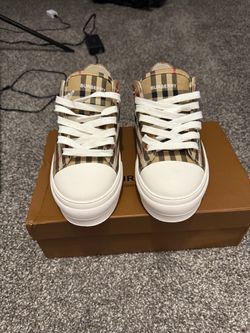 Burberry Converse
