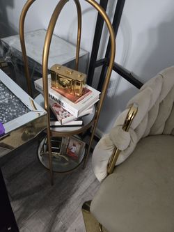 Gold stand