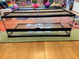 Reptile Enclosure w lamp & dish, 36x18x12