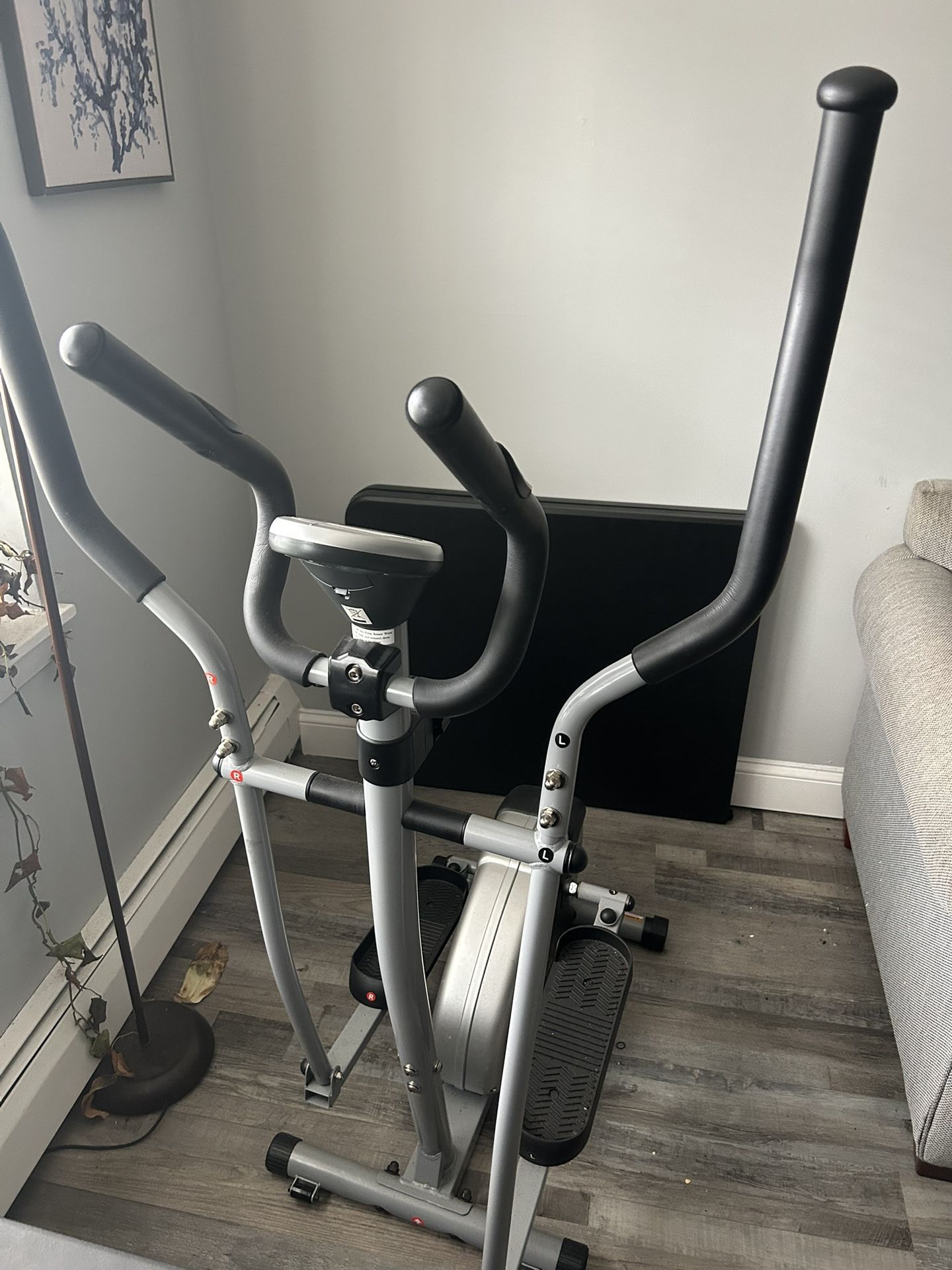 Elliptical exercise machine