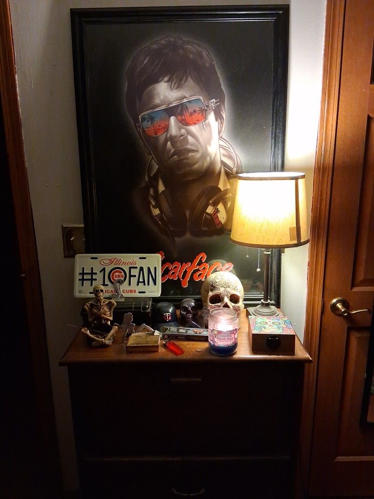 Scareface Portriat Skulls Skeloton Ashtray Jade Skull Cigar Box Cubs Liscence Plate 2 Trucker Girl Emblems A Golden Poker Card Set A Skull Woden Box