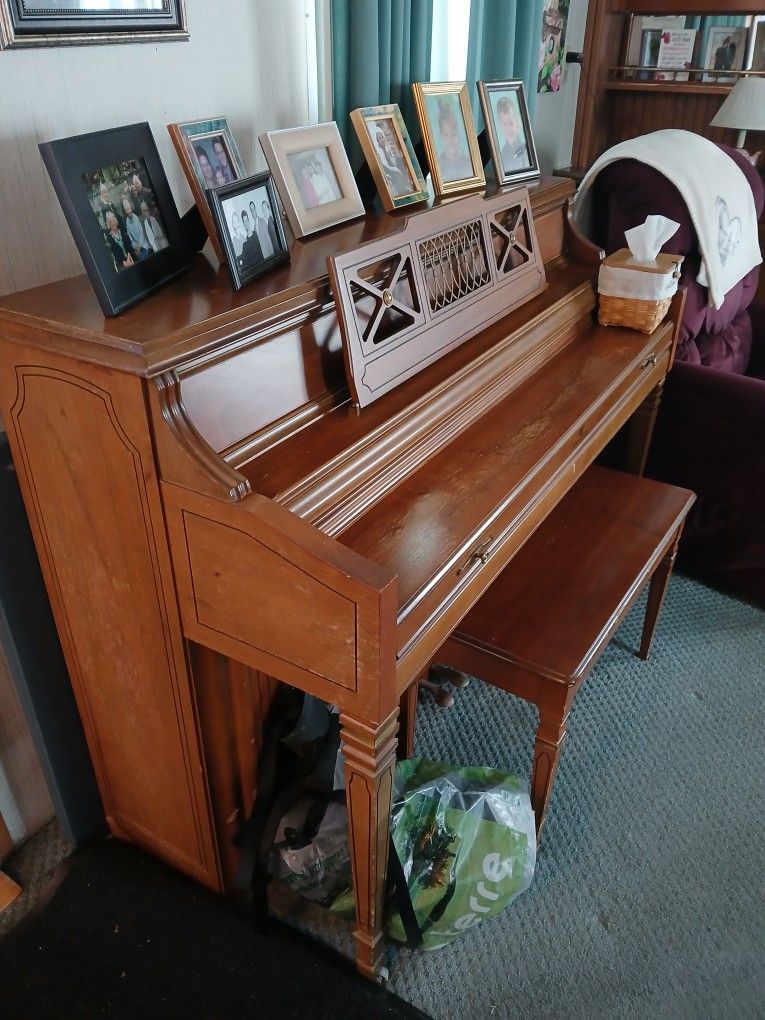 Wurlitzer Piano
