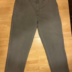 Polo by Ralph Lauren Men's Philip Pant chino trousers 38x30 made of 100% cotton. They are a classic fit and a flat front design. Great condition.