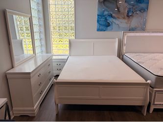 White wood clean classic 5 pc bedroom furniture set