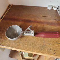 Vintage peerless ice cream scoop