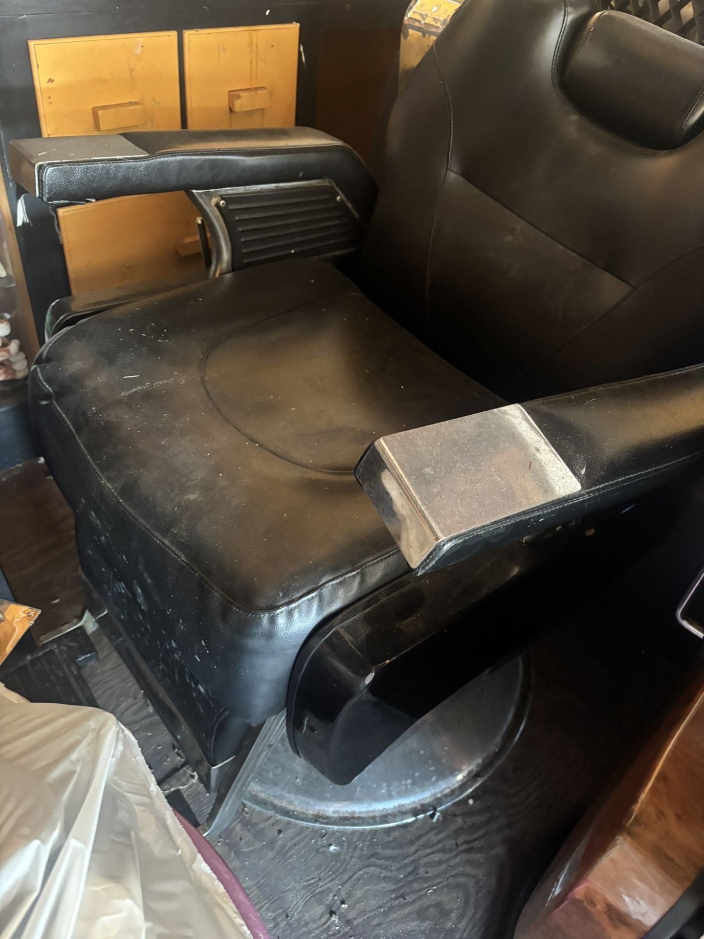 Oudee Barber Chairs