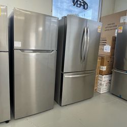 Frigidaire 28 in. 18 cu. ft. Top Freezer Refrigerator in Fingerprint-Resistant Stainless Look, ENERGY STAR