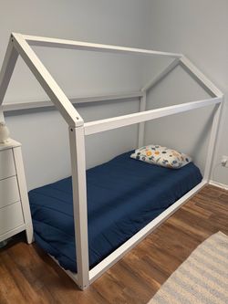 White Wood House Frame Floor Bed