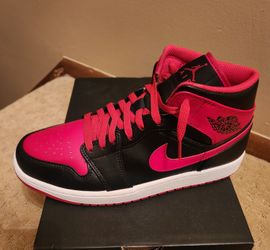 NEW Men's/Boy's NIKE JORDAN 1 Mid Shoes Size 9