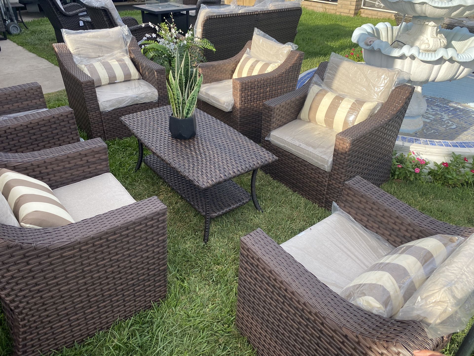Brand New Patio Set 7 Pieces