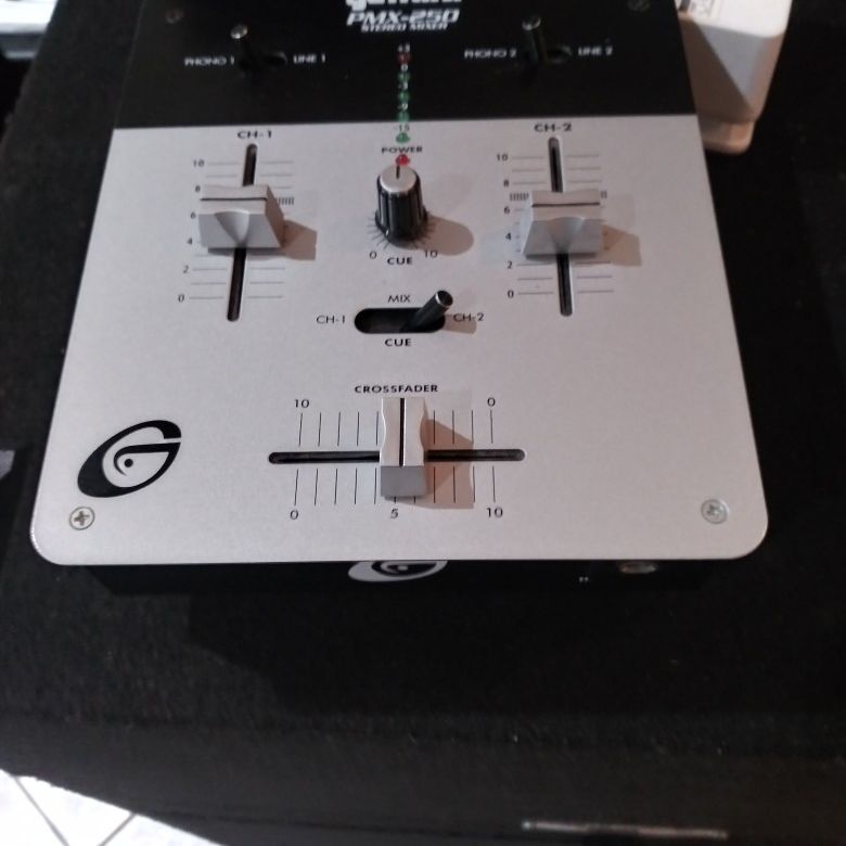 GEMINI. PMX-250. STEREO MIXER. WITH CHARGER CABLE for Sale in