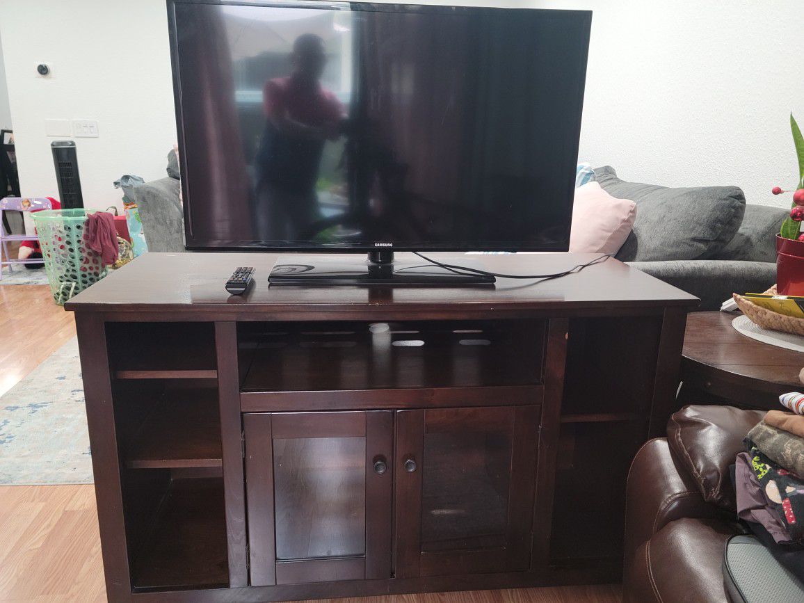 Samsung 40" TV and TV Stand