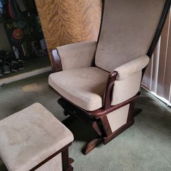 Rocking Chair With Ottoman. 