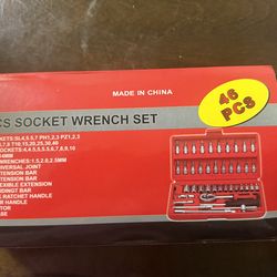 46-PIECE SOCKET WRENCH SET