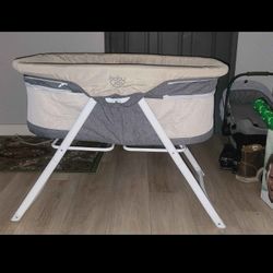 Baby Joy Bassinet 