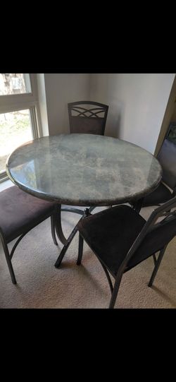 Round dining room table plus 4 chairs no delivery 2601 Welsh Rd Cash only