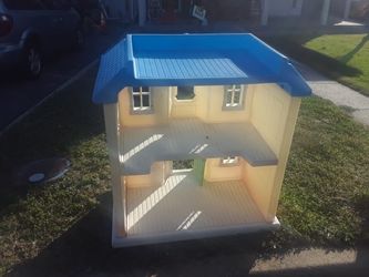 Doll House ,great Condition