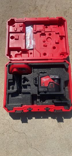 Milwaukee M12 12-Volt Lithium-Ion Cordless Green 250 ft. 3-Plane Laser Level Kit