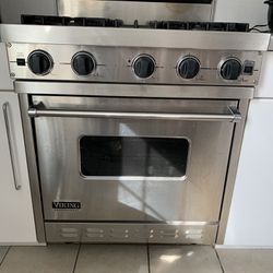 30” Viking Freestanding stove with Convection Oven