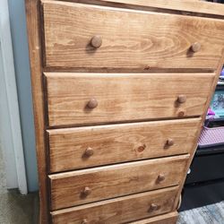 LIKE NEW 5 Drawers Dresser 