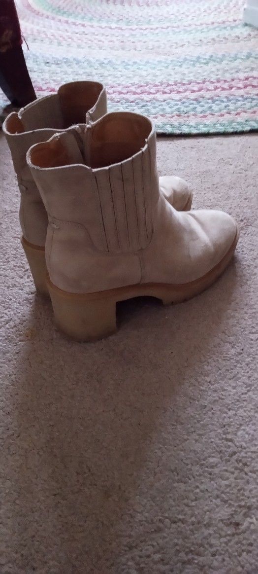 cute tan boots