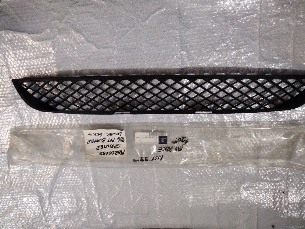Lower Front Bumper Grill For A Mercedes Sprinter 906 OEM Parts