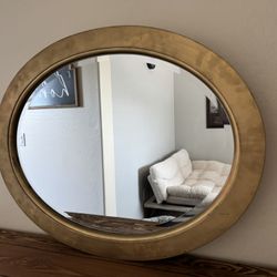 Oval gold mirror 