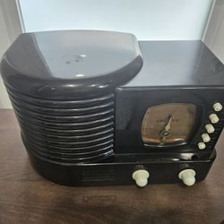 Working Antique Radio