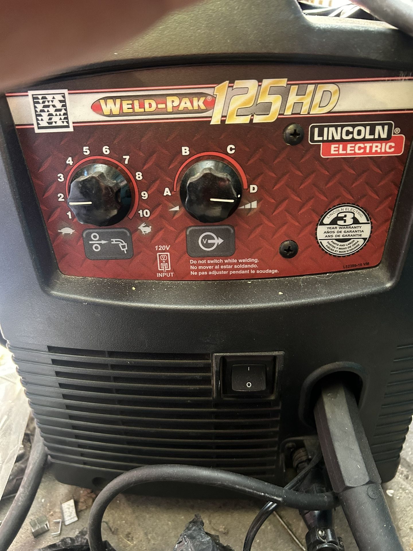 Lincoln Weld-Pak 125 Heavy Duty Welder With Wire Roll