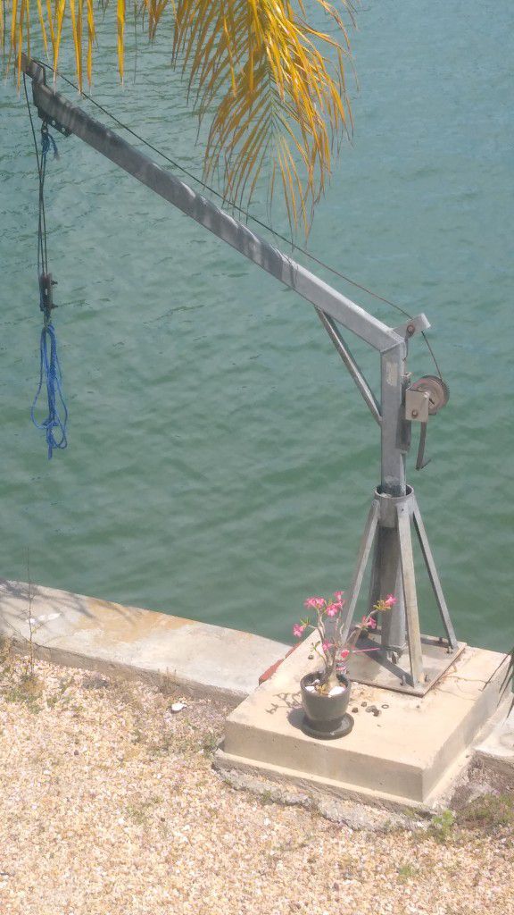 Photo Boat Lift, Out rigger line Poles Chum Pole