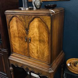 Vintage Burl Wood Cabinet / Liquor Cabinet / Bar Cabinet