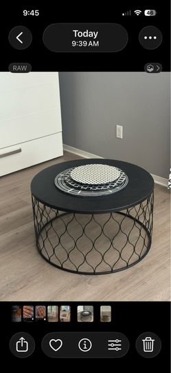 Round black table