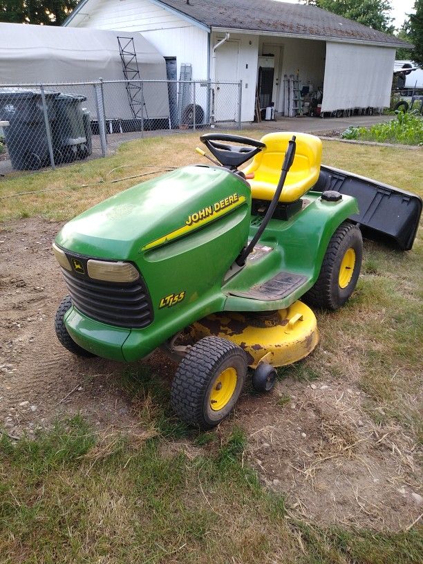 John Deere LT155 Riding mower