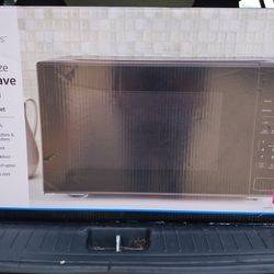 Mainstay 2.2 Cu Family Size Microwave Oven 