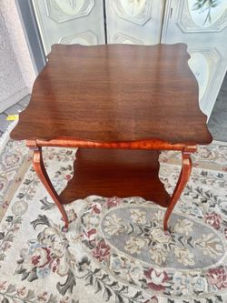 Beautiful Antique Mahogany Parlor Table Circa Late 1920s
