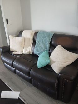Sofá and love seat