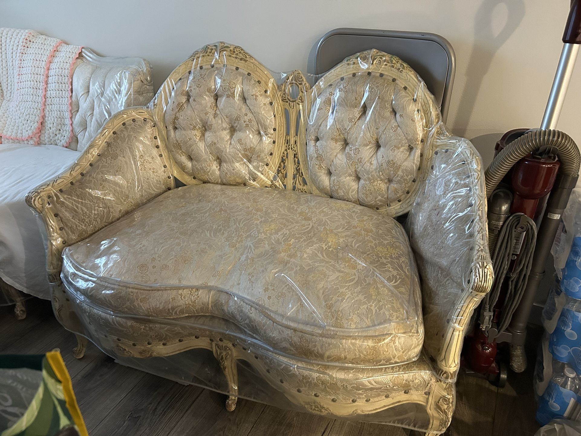 7 pieces - Vintage French Provincial Furniture