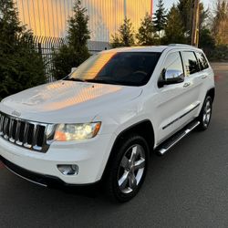 2012 Jeep Grand Cherokee Overland (Fully Loaded!!! 4WD)