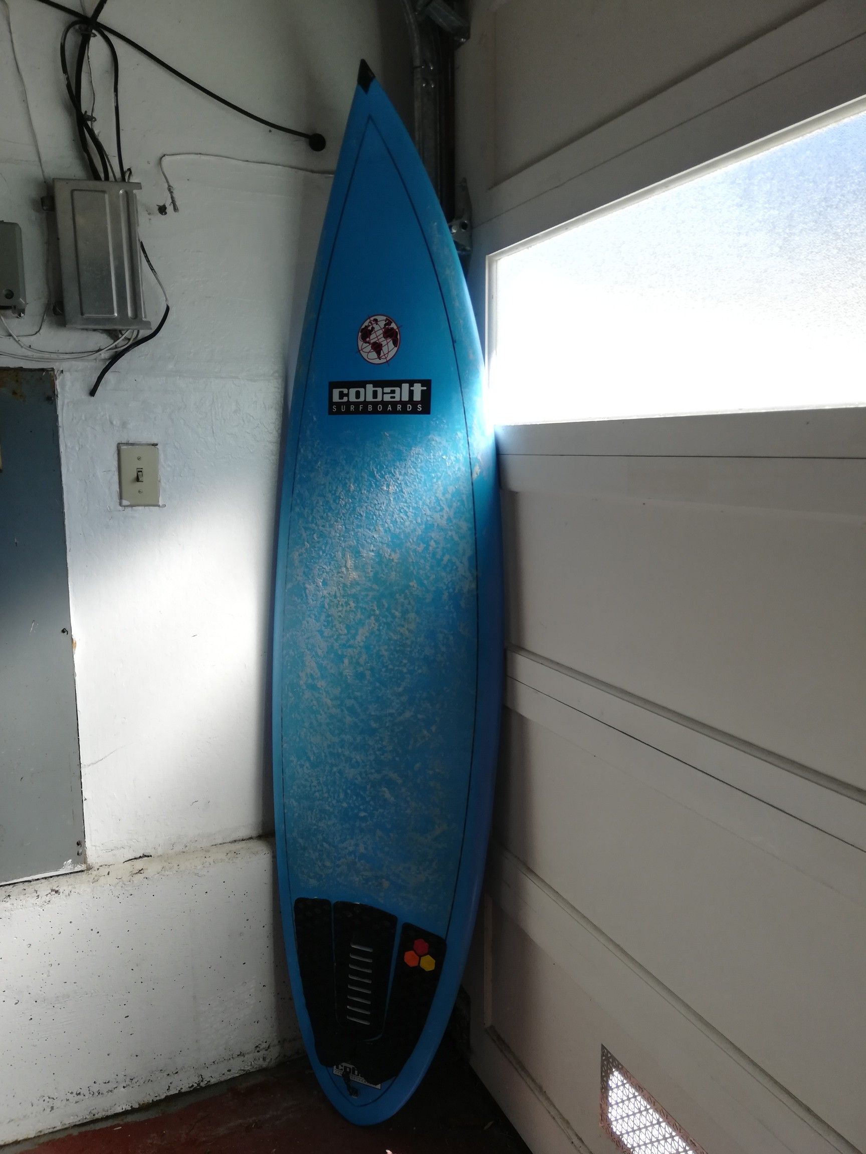 6'4" surfboard