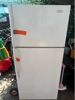 Fridge Whirlpool works 28 Wide x 29 deep x 63 high x