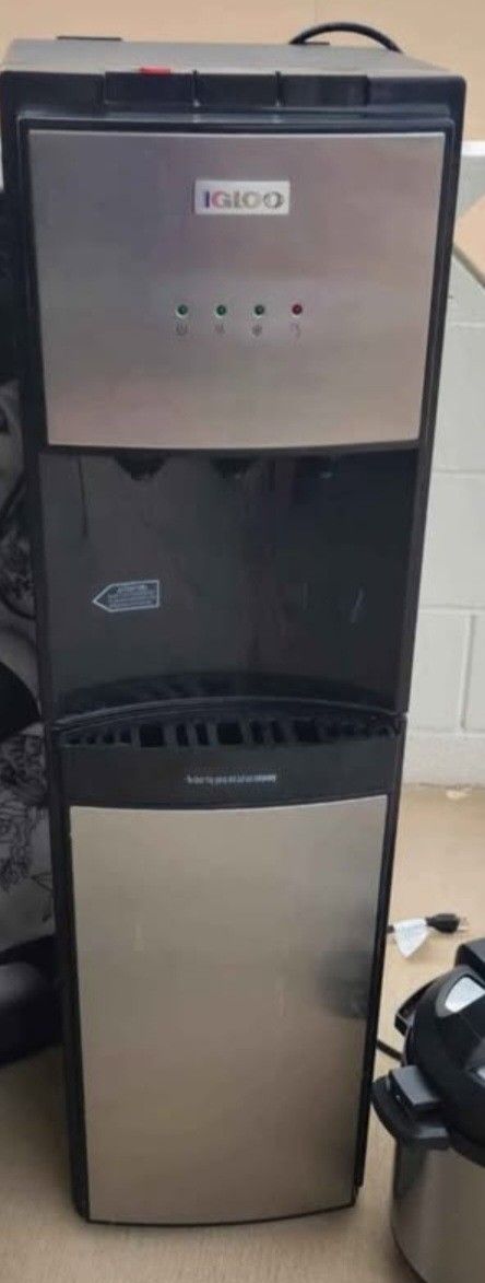 Igloo Water Cooler/Heater