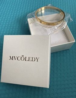 Jewelry 18 K Gold Plated Bangle Bracelet CZ Stone Hinged Stainless Steel with Crystal Bangle for Women Size 6.7 Inches