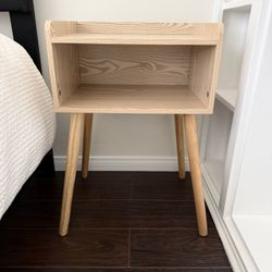 2 Wooden Side Table